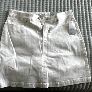 Women’s 8 Skort